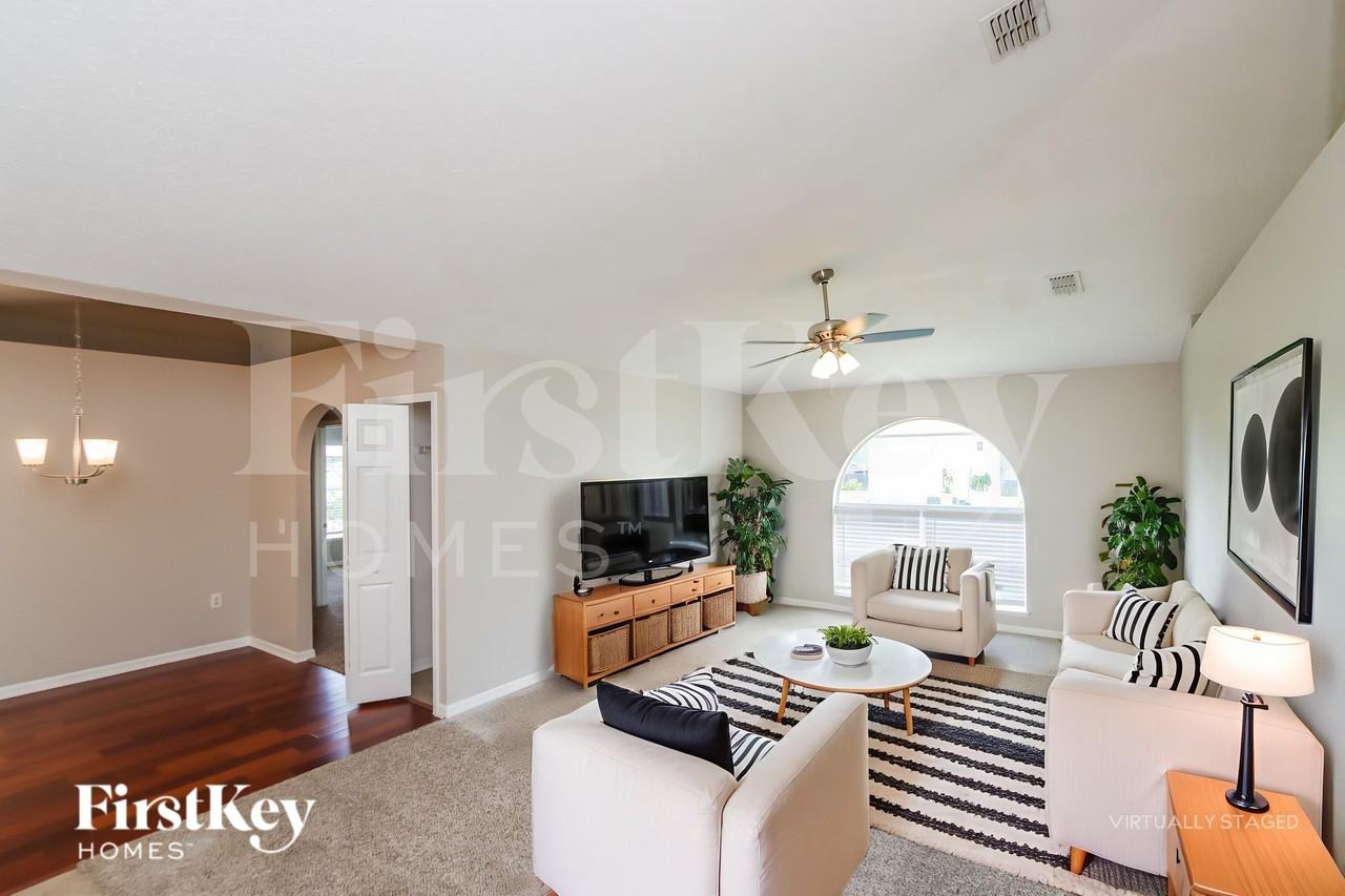 1686 Whiting St Se - Photo 4 of 18