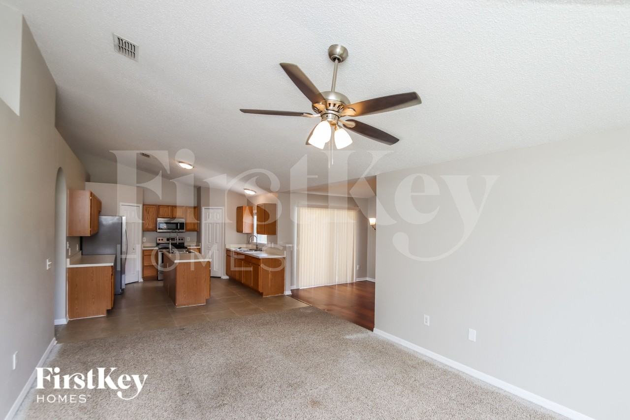 1686 Whiting St Se - Photo 5 of 18