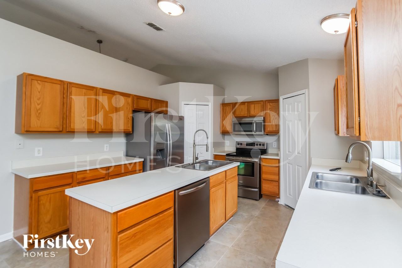 1686 Whiting St Se - Photo 7 of 18