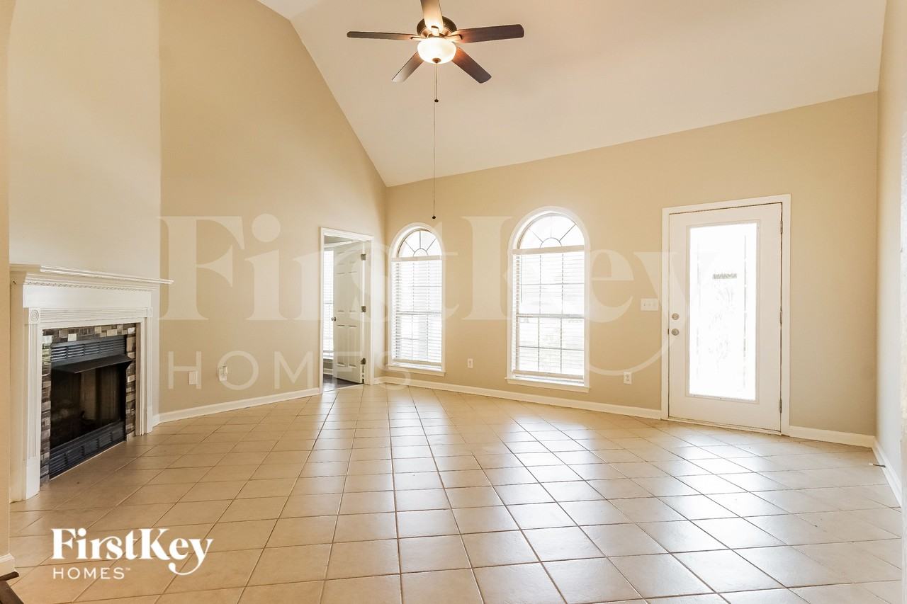 150 Chinaberry Ln - Photo 3 of 18