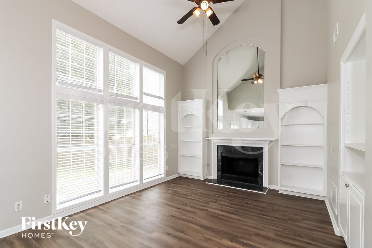 1455 Chamirey Dr Sw - Photo 2 of 18