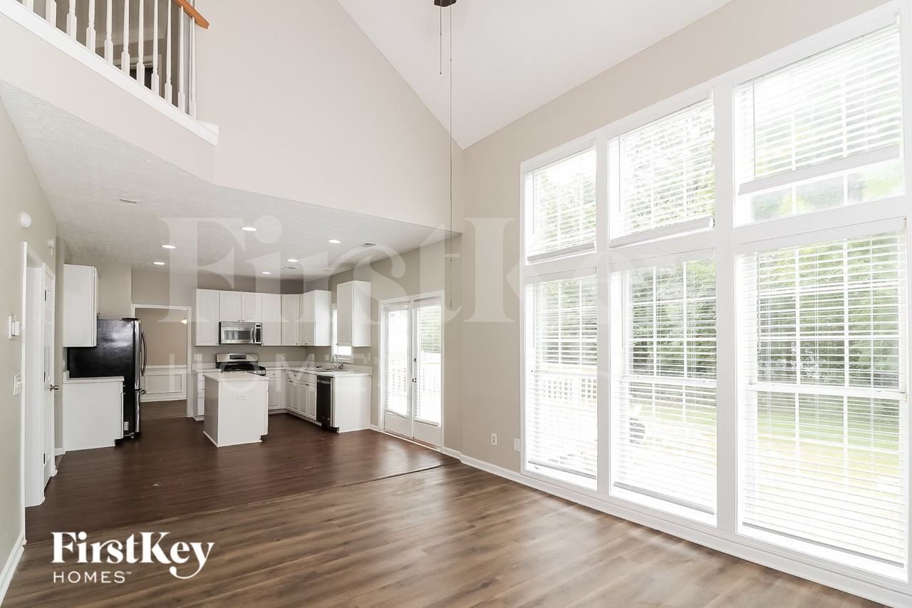 1455 Chamirey Dr Sw - Photo 4 of 18