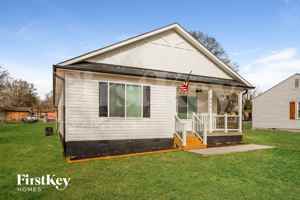 featured image of 621 E Mills Dr