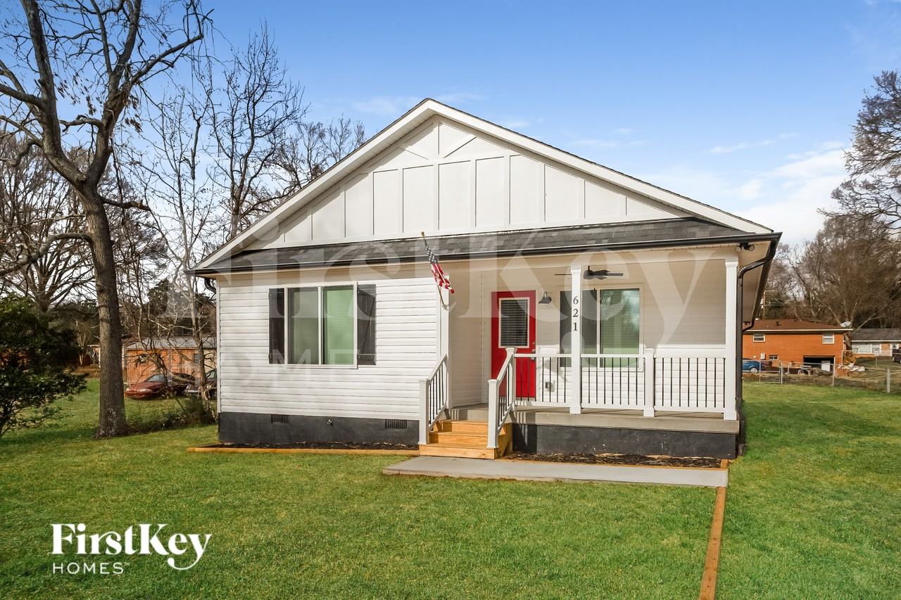 621 E Mills Dr - Photo 2 of 18