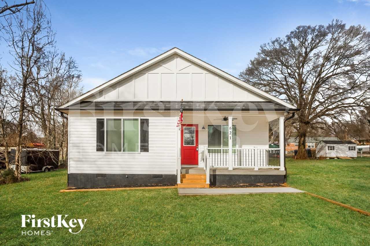 621 E Mills Dr - Photo 3 of 18