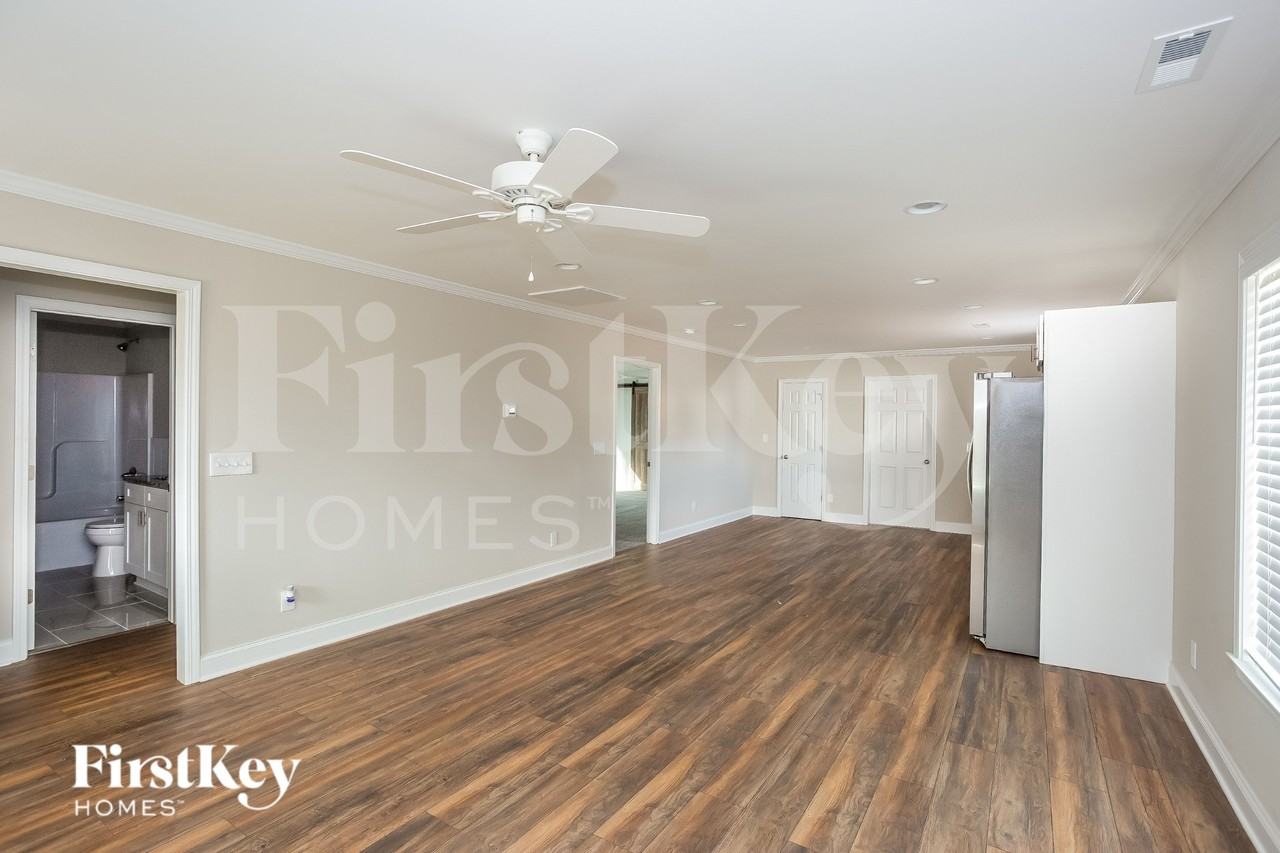 621 E Mills Dr - Photo 5 of 18