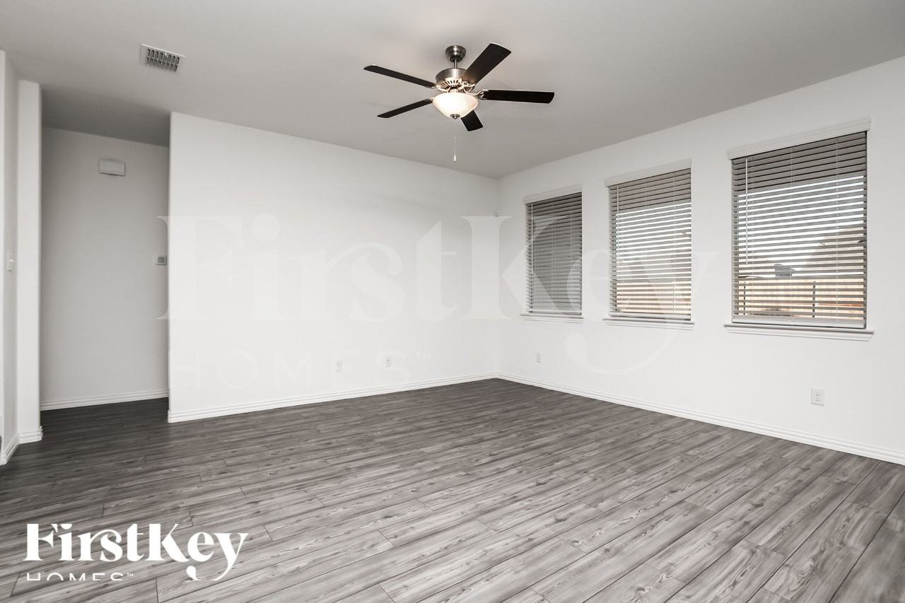 5213 Idlewood Trl - Photo 3 of 18