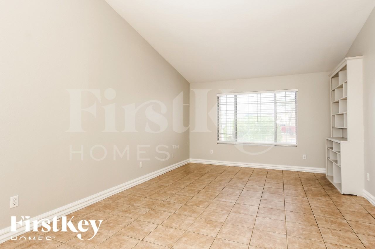 15077 N 85th Ave - Photo 2 of 18