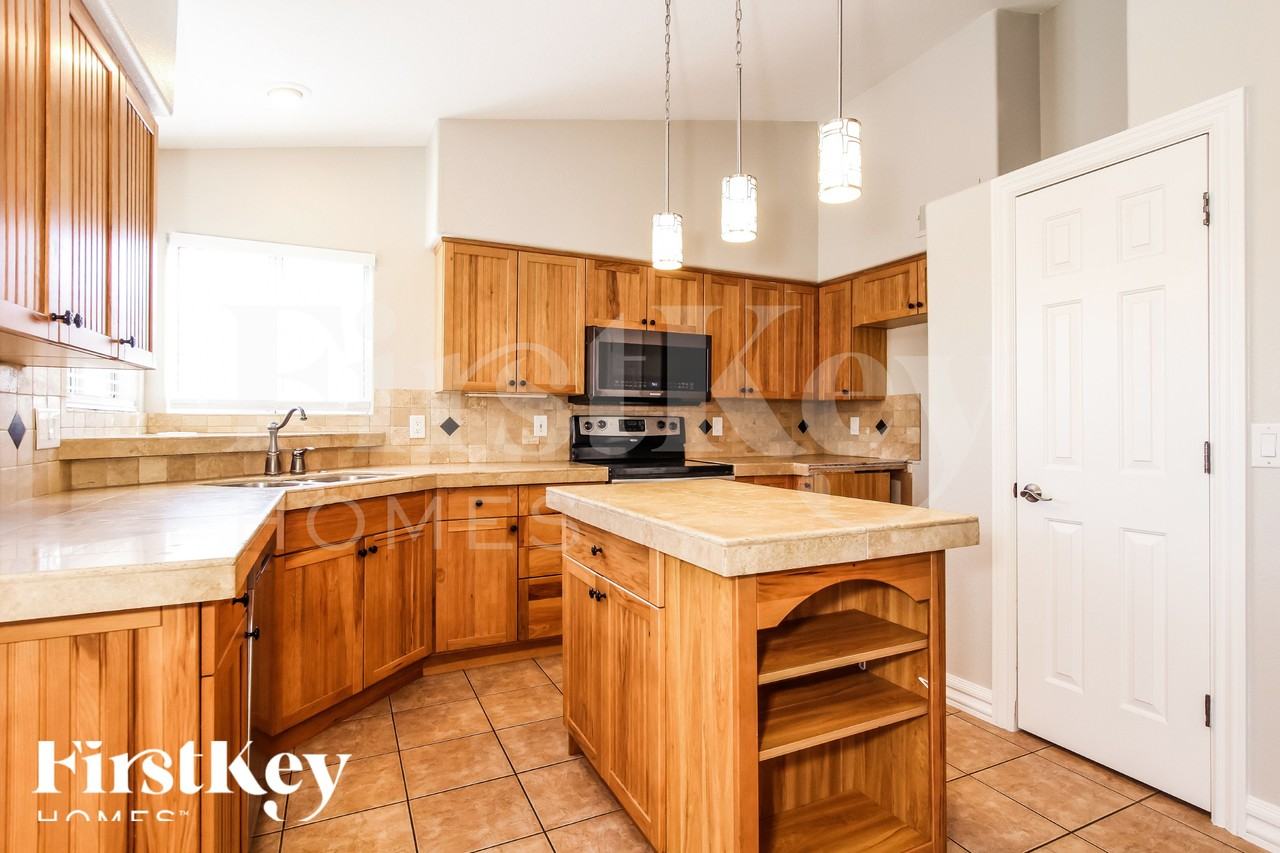 15077 N 85th Ave - Photo 7 of 18