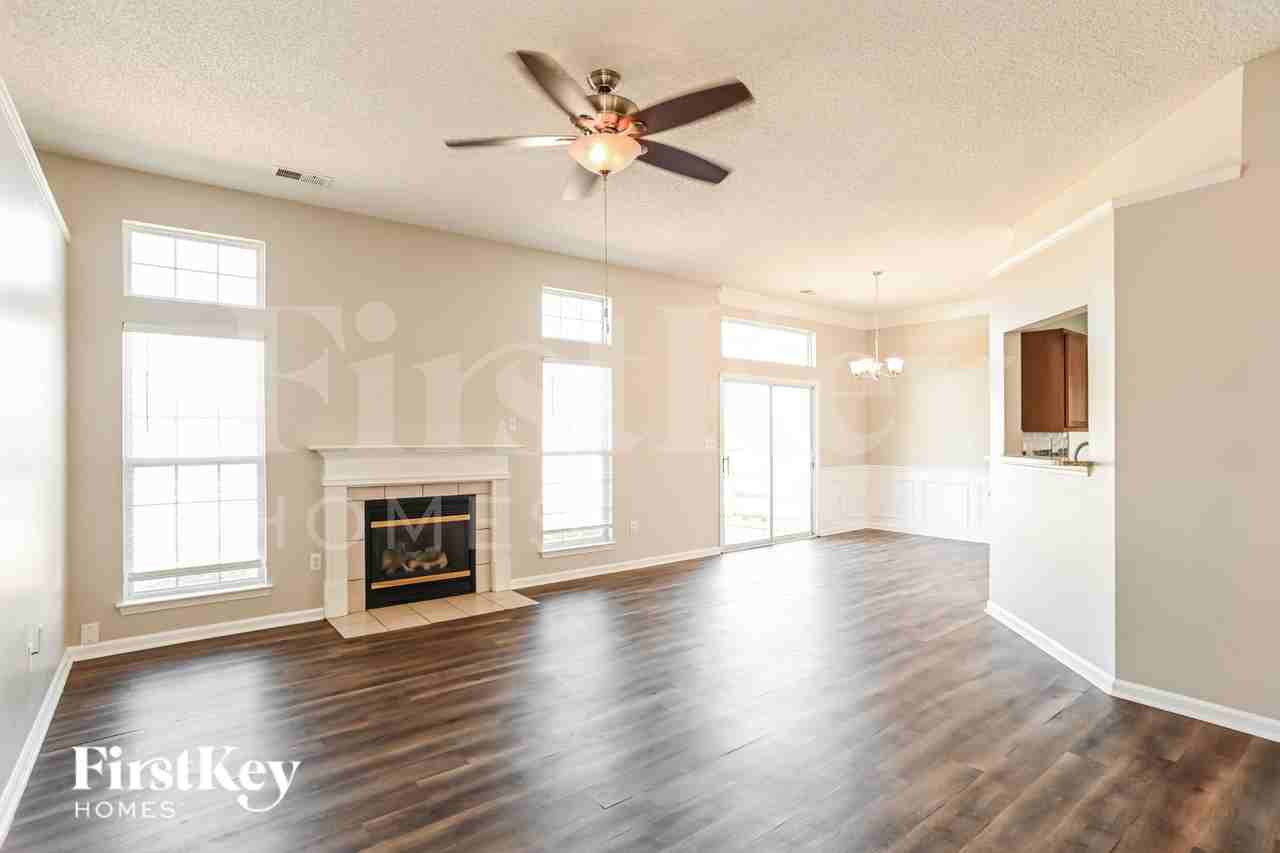 7111 Smithton Ln - Photo 3 of 19