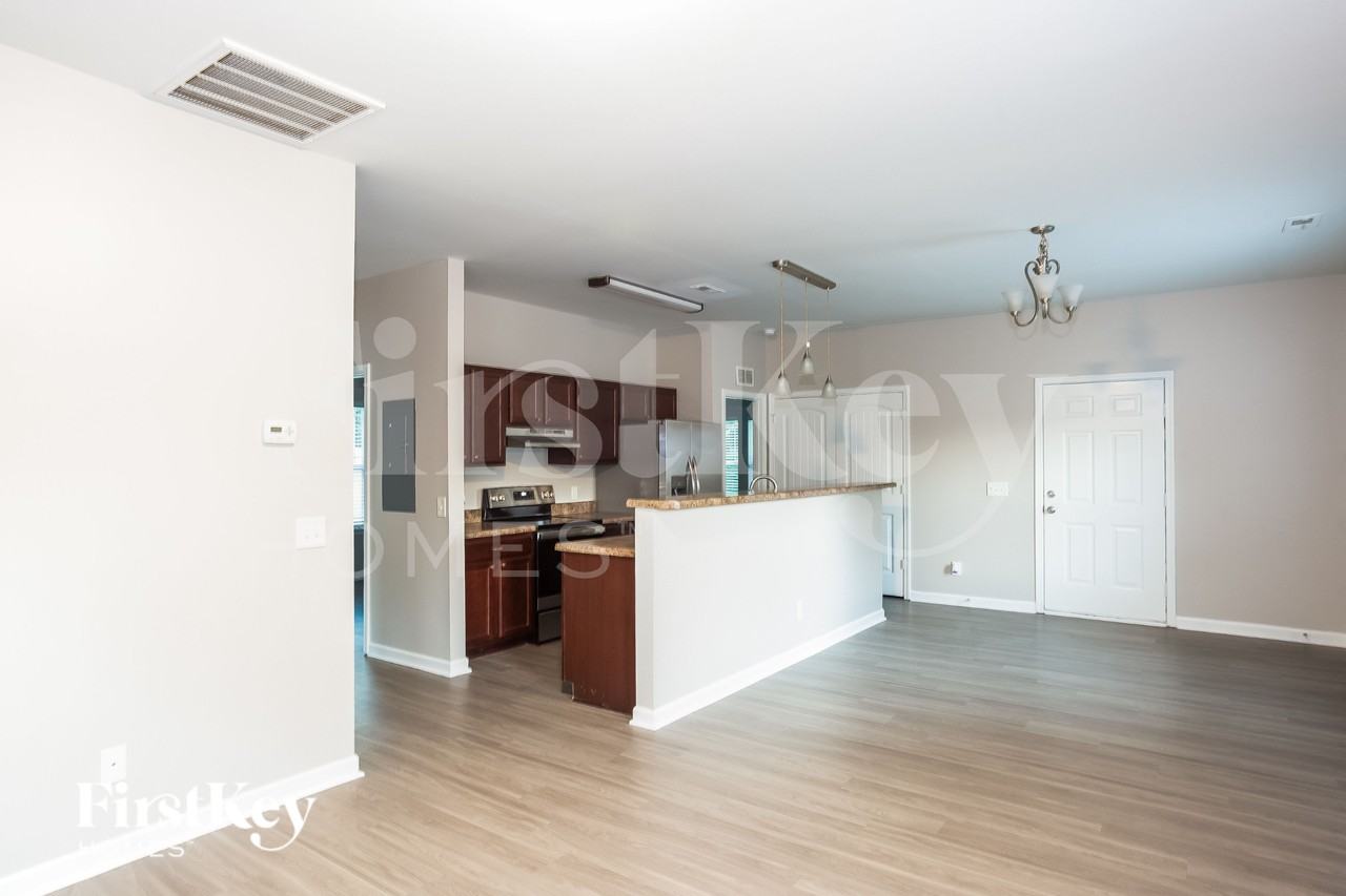 161 Princess Ave Sw - Photo 4 of 18