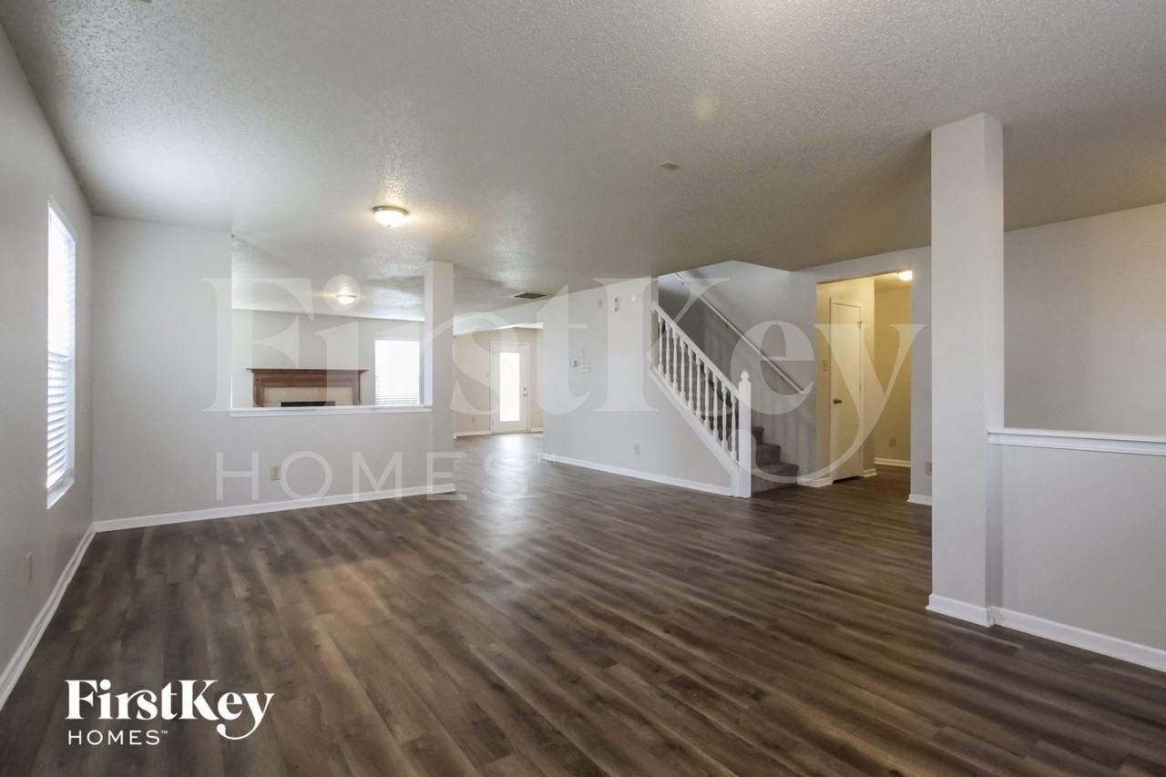 1410 Fortner Dr - Photo 2 of 15