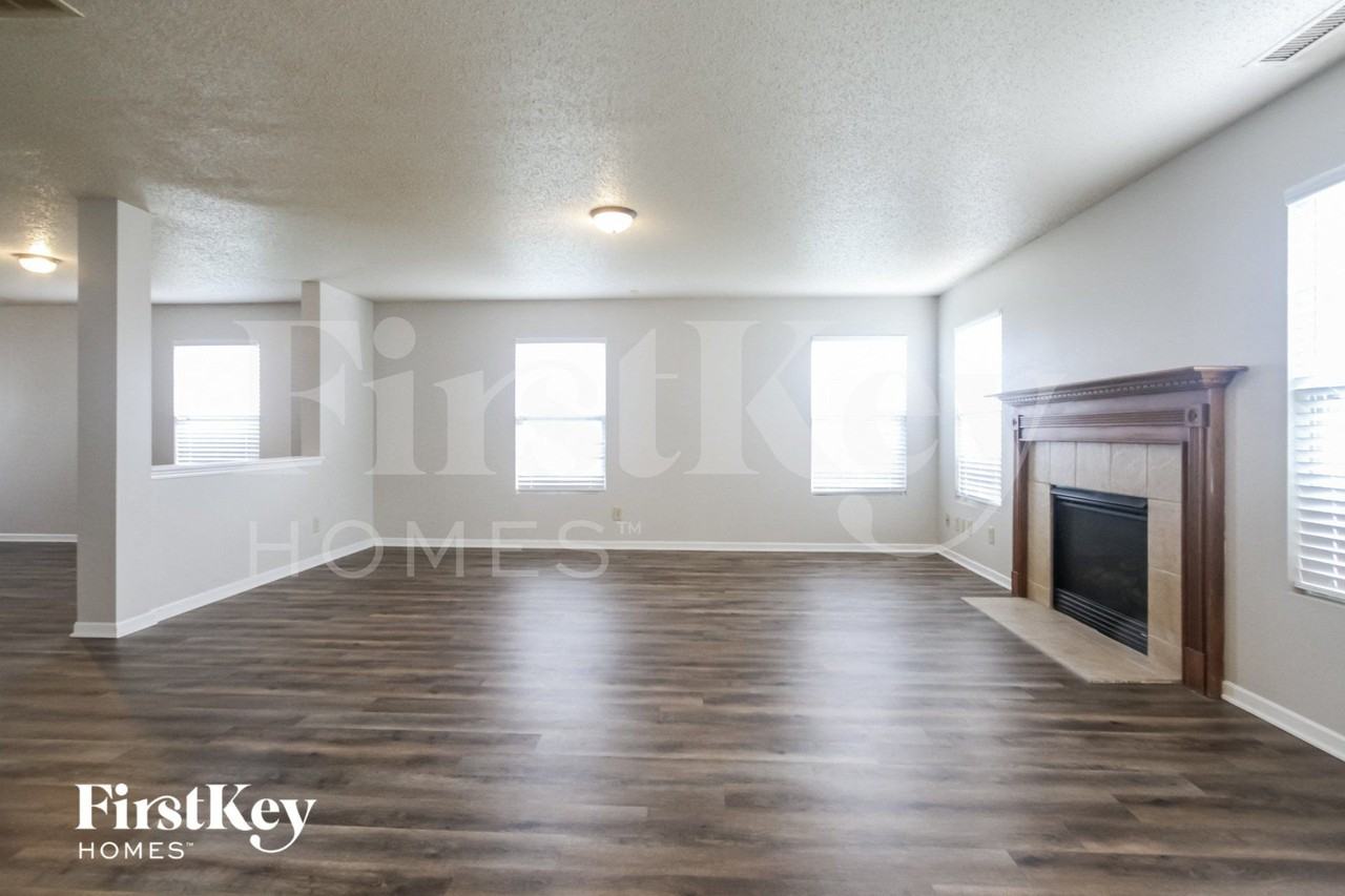 1410 Fortner Dr - Photo 4 of 15