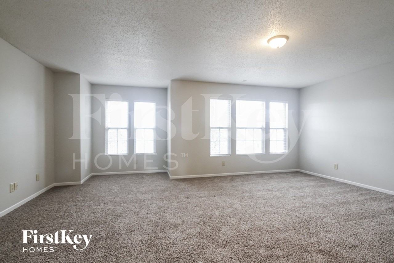 1410 Fortner Dr - Photo 7 of 15