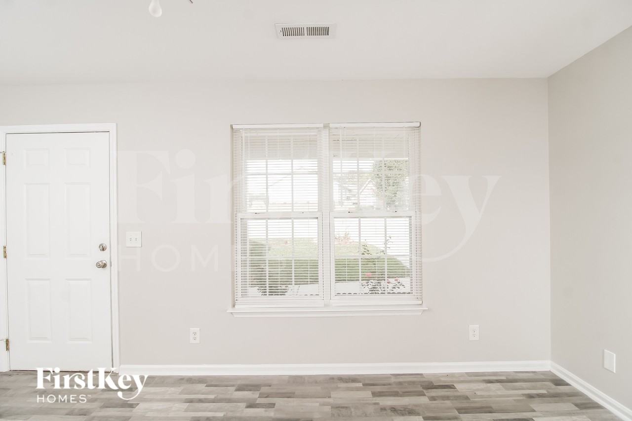 1403 Rosebay Ct - Photo 2 of 18