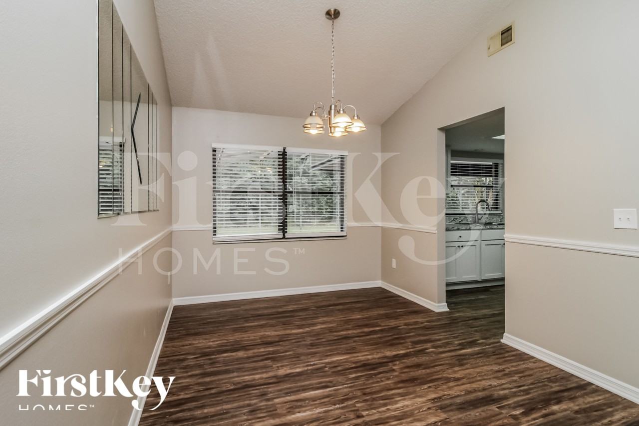 836 Sylvia Dr - Photo 6 of 18