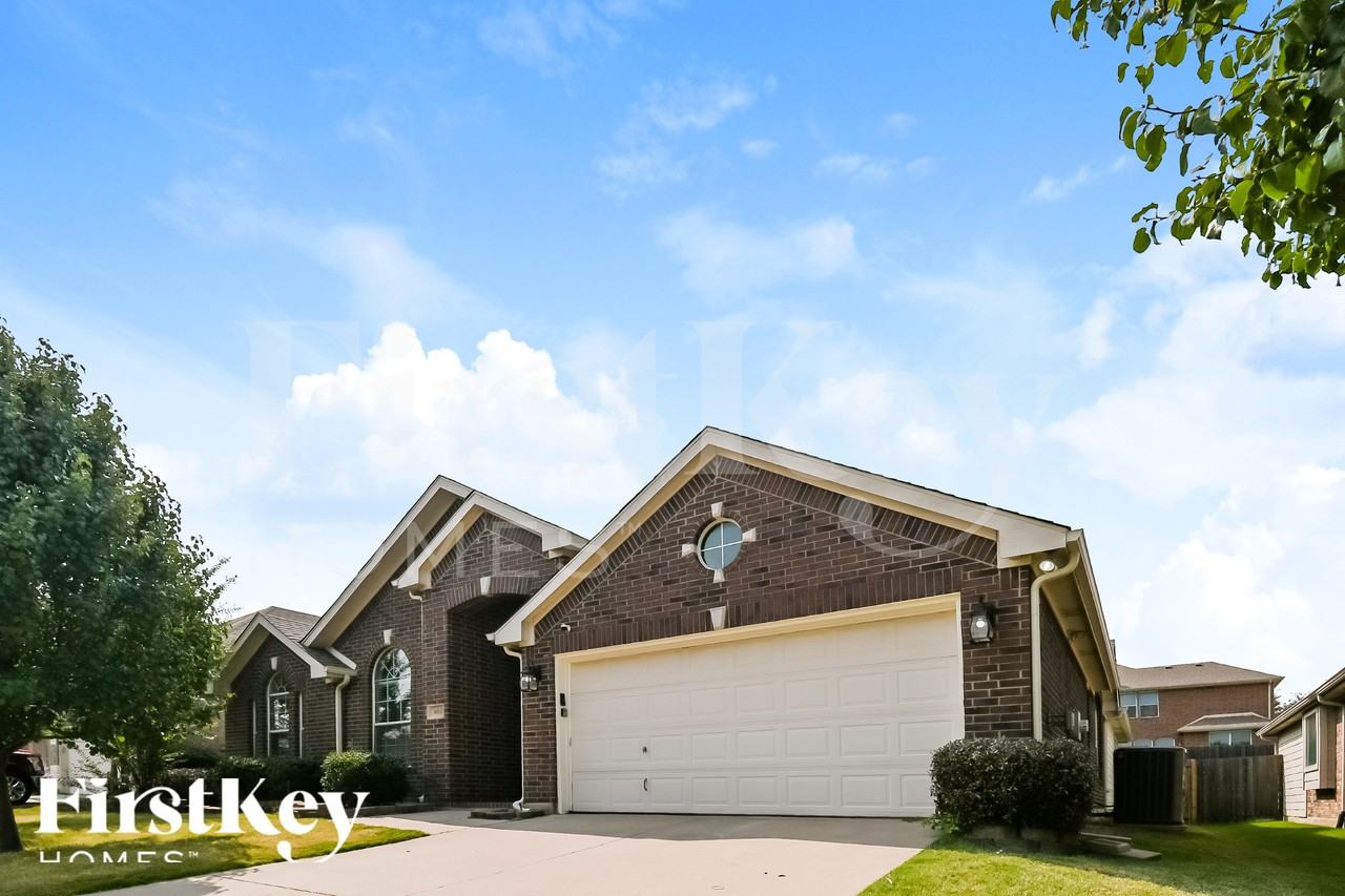 403 Canadian Trl - Photo 2 of 18