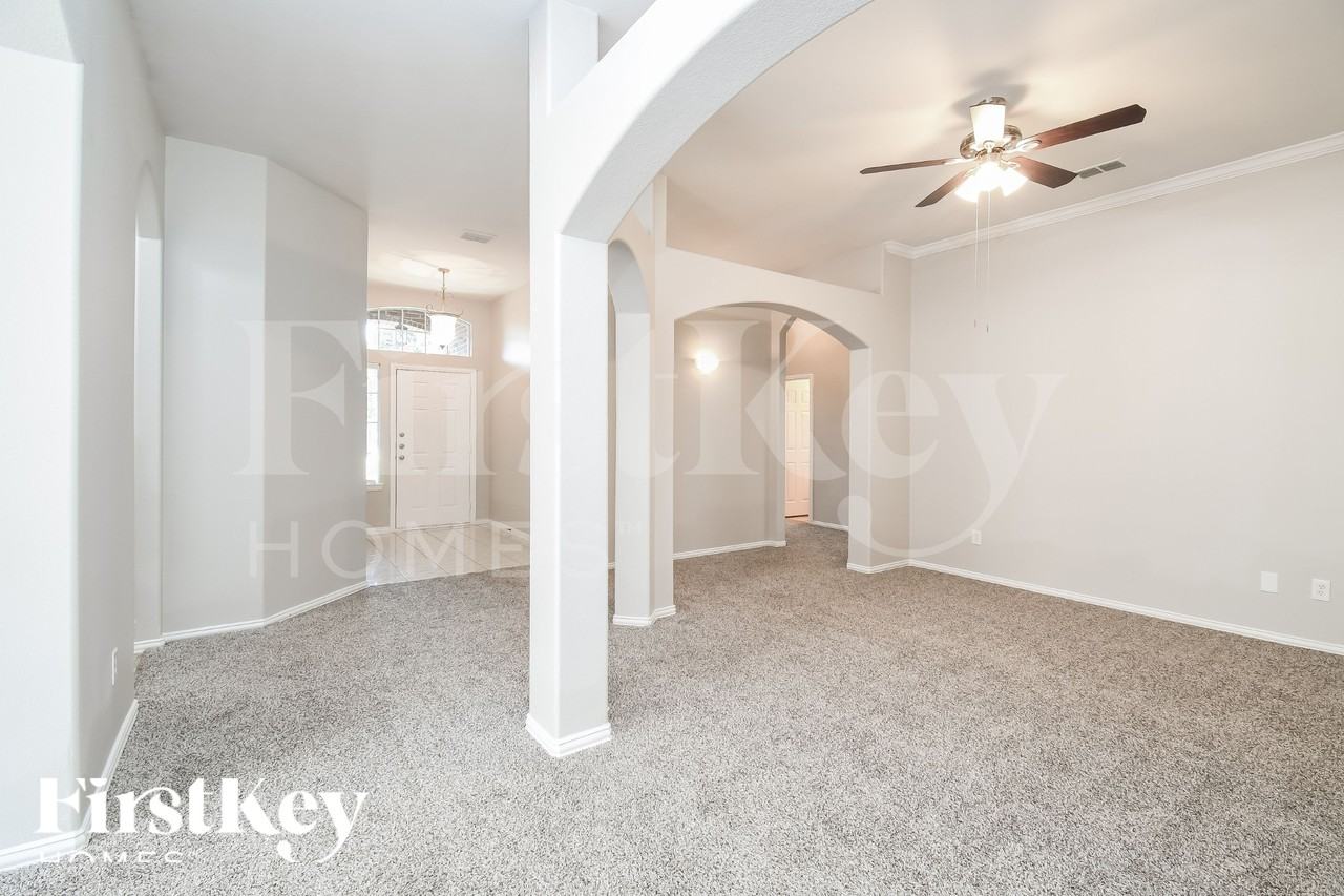 403 Canadian Trl - Photo 5 of 18