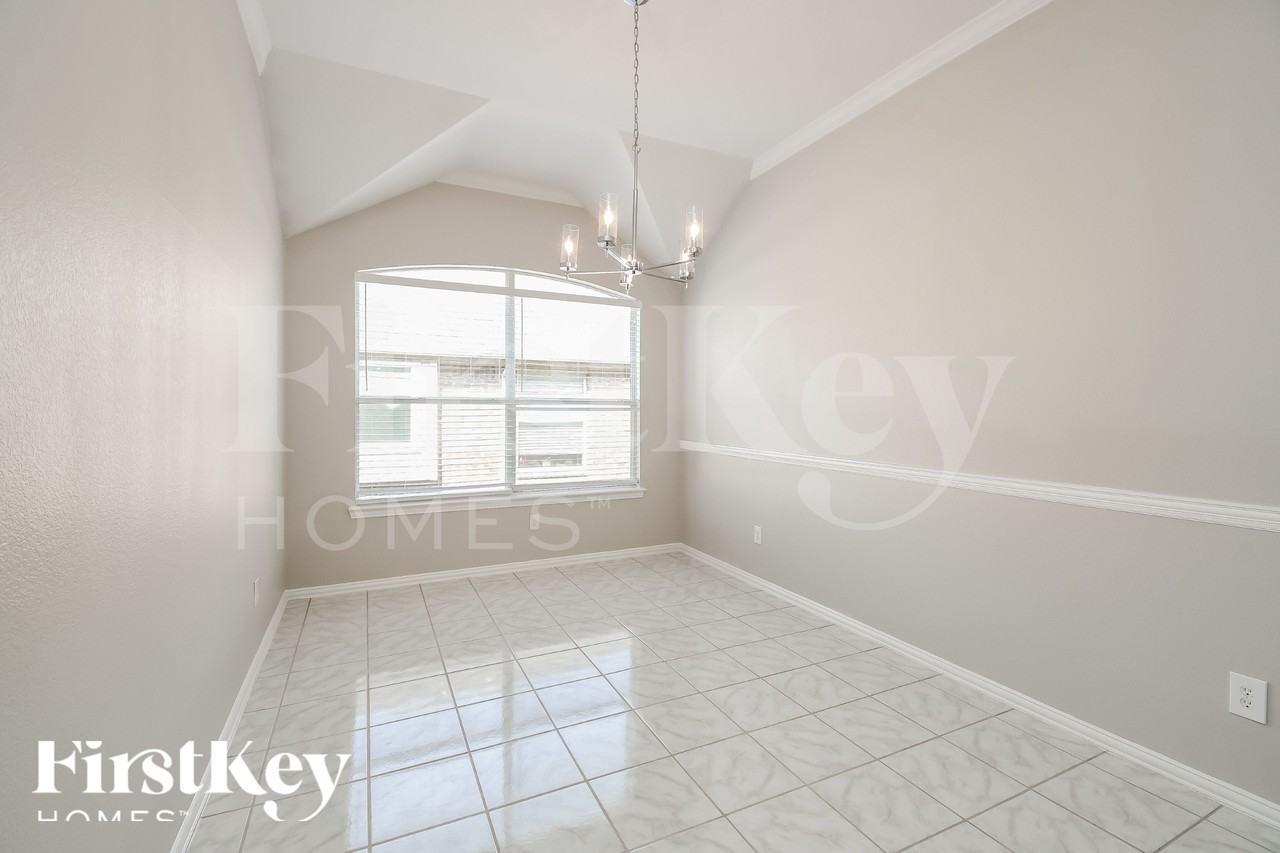 403 Canadian Trl - Photo 6 of 18