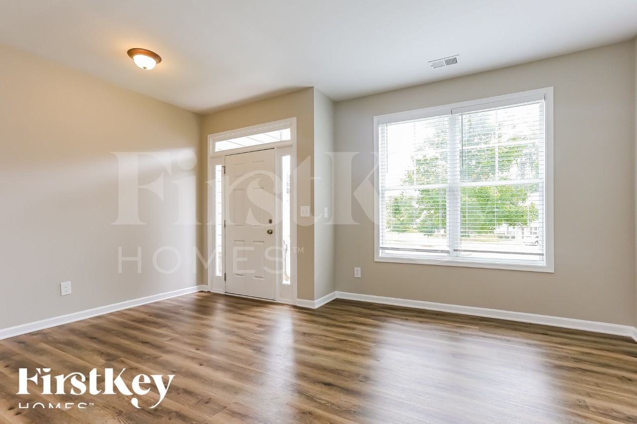 447 Clapton Ct - Photo 3 of 19