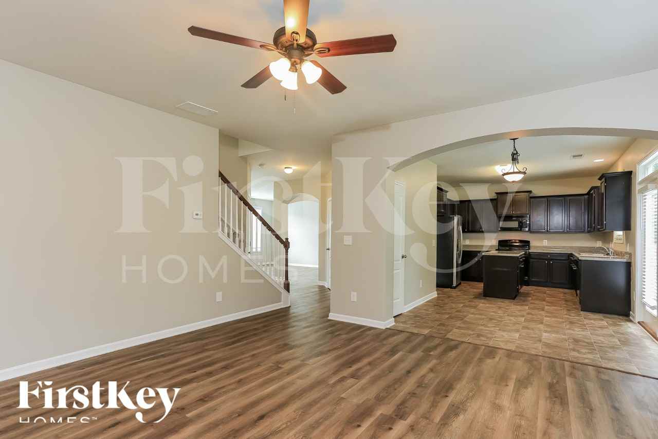 447 Clapton Ct - Photo 6 of 19