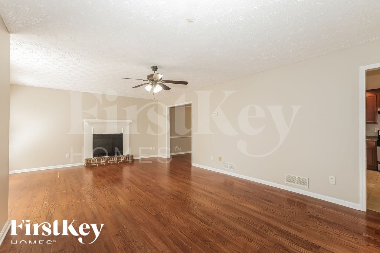 3843 Holland Dr - Photo 3 of 18