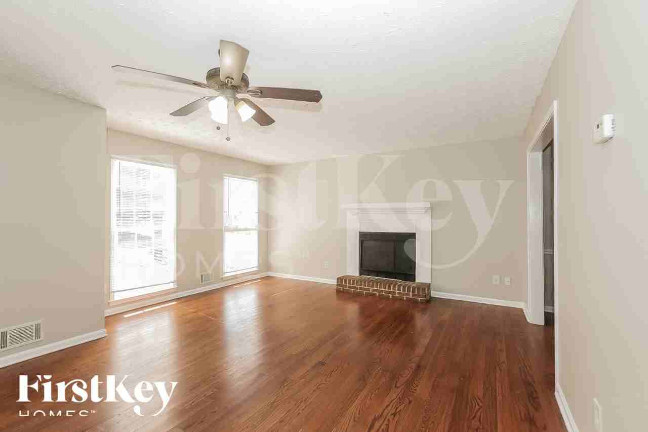 3843 Holland Dr - Photo 4 of 18