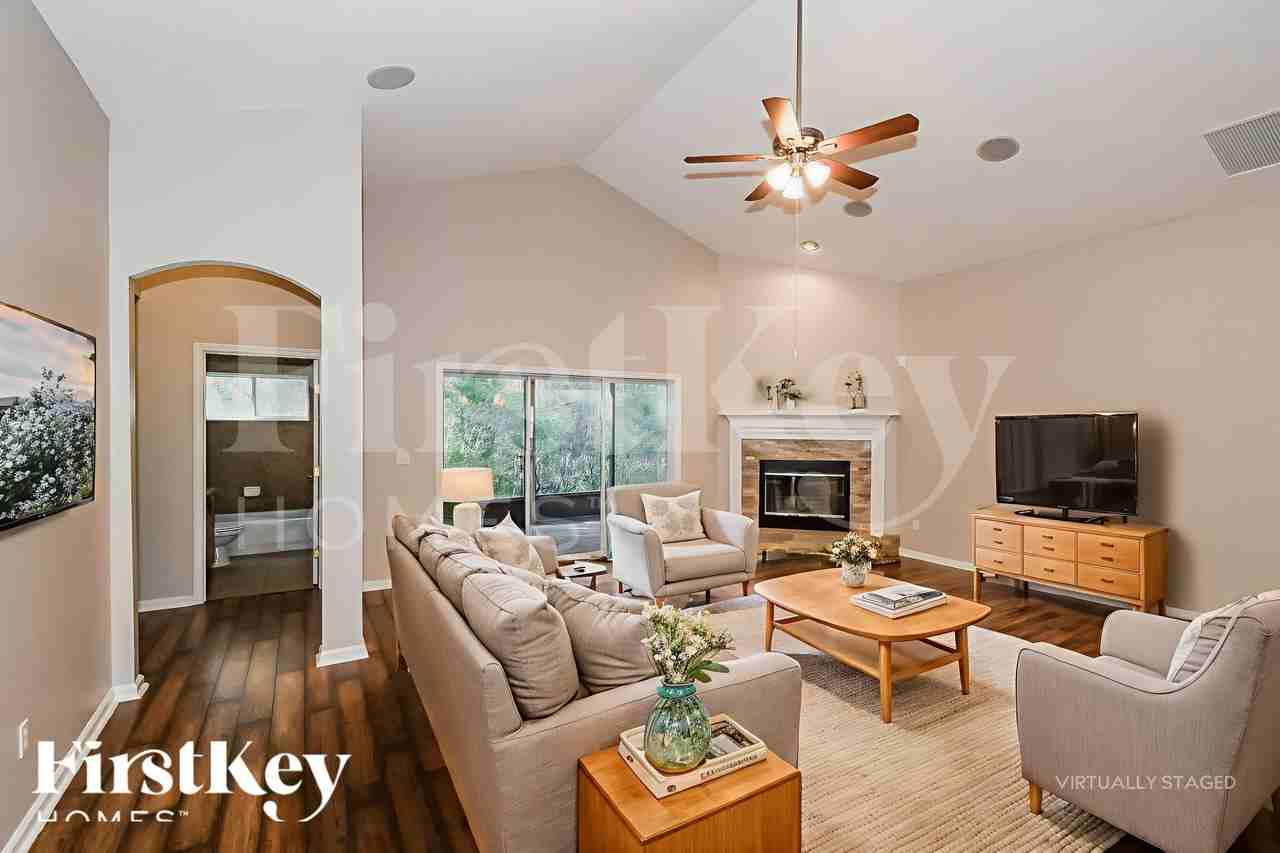 652 Reflection Cove Rd - Photo 3 of 18