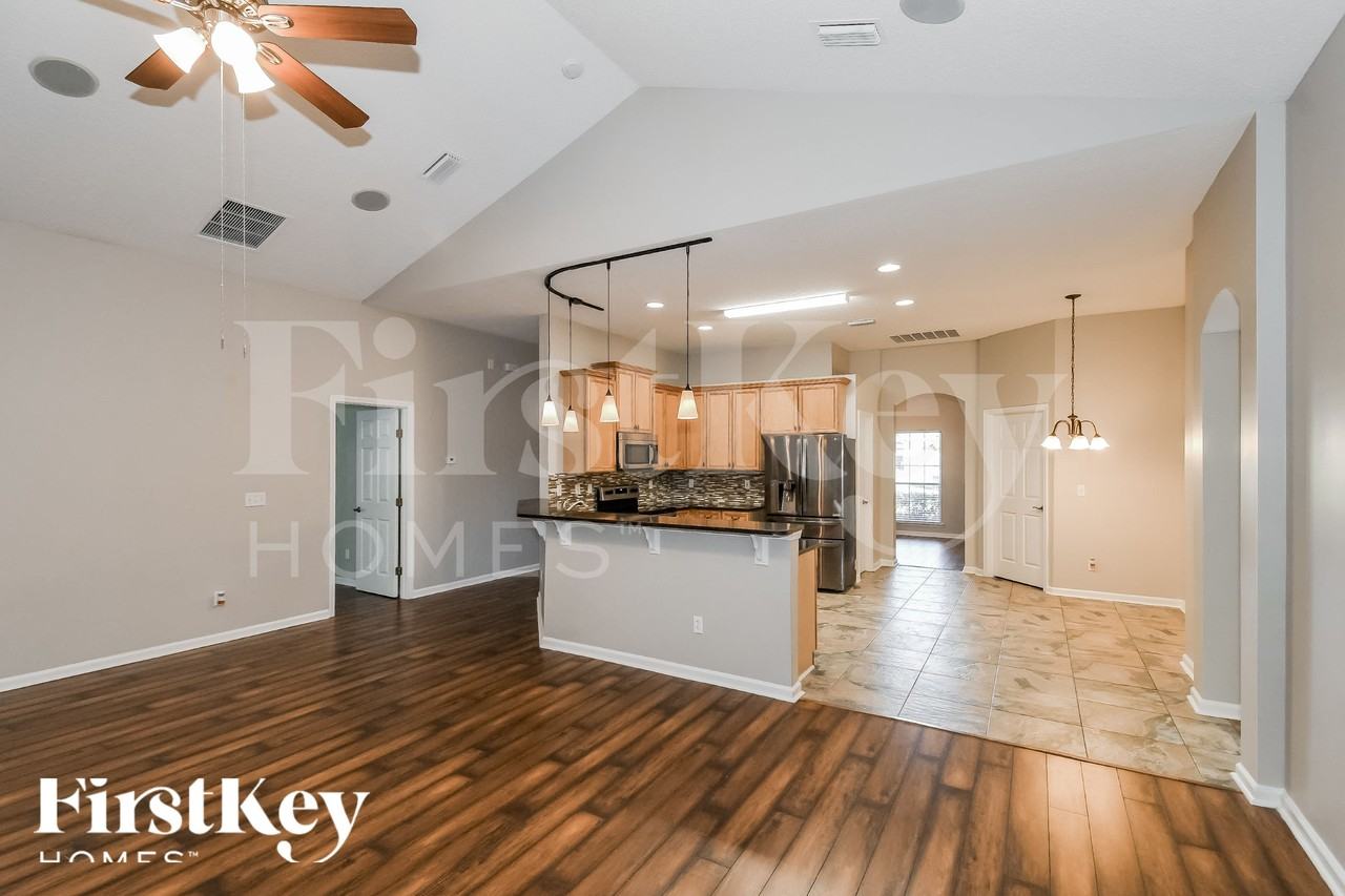 652 Reflection Cove Rd - Photo 4 of 18