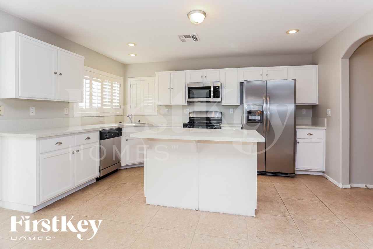 8645 Radiant Ruby Ave - Photo 6 of 18