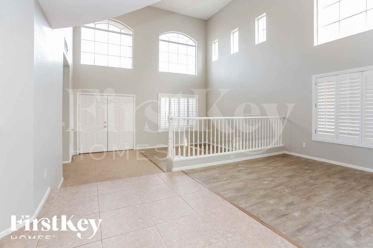 8645 Radiant Ruby Ave - Photo 7 of 18