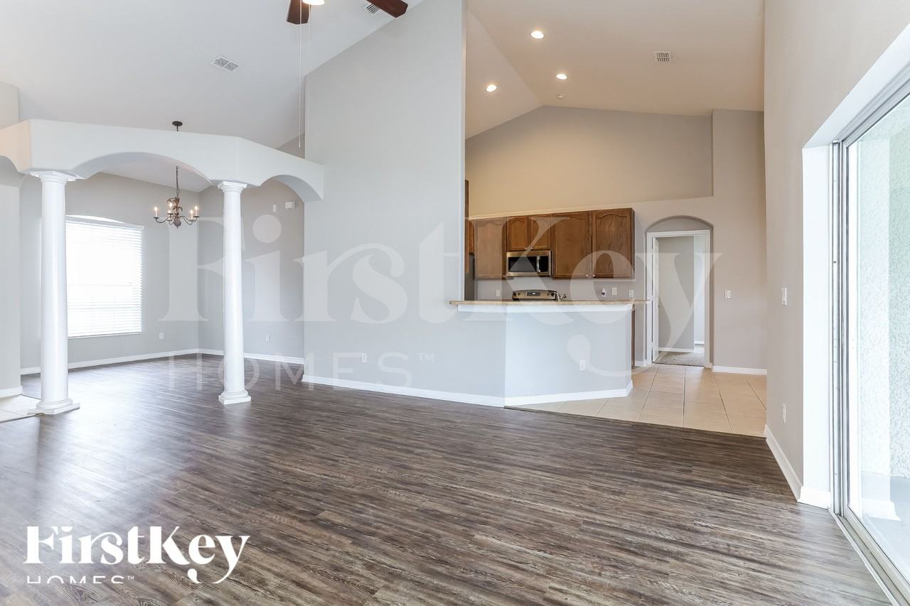 4648 Huron Bay Cir - Photo 3 of 18