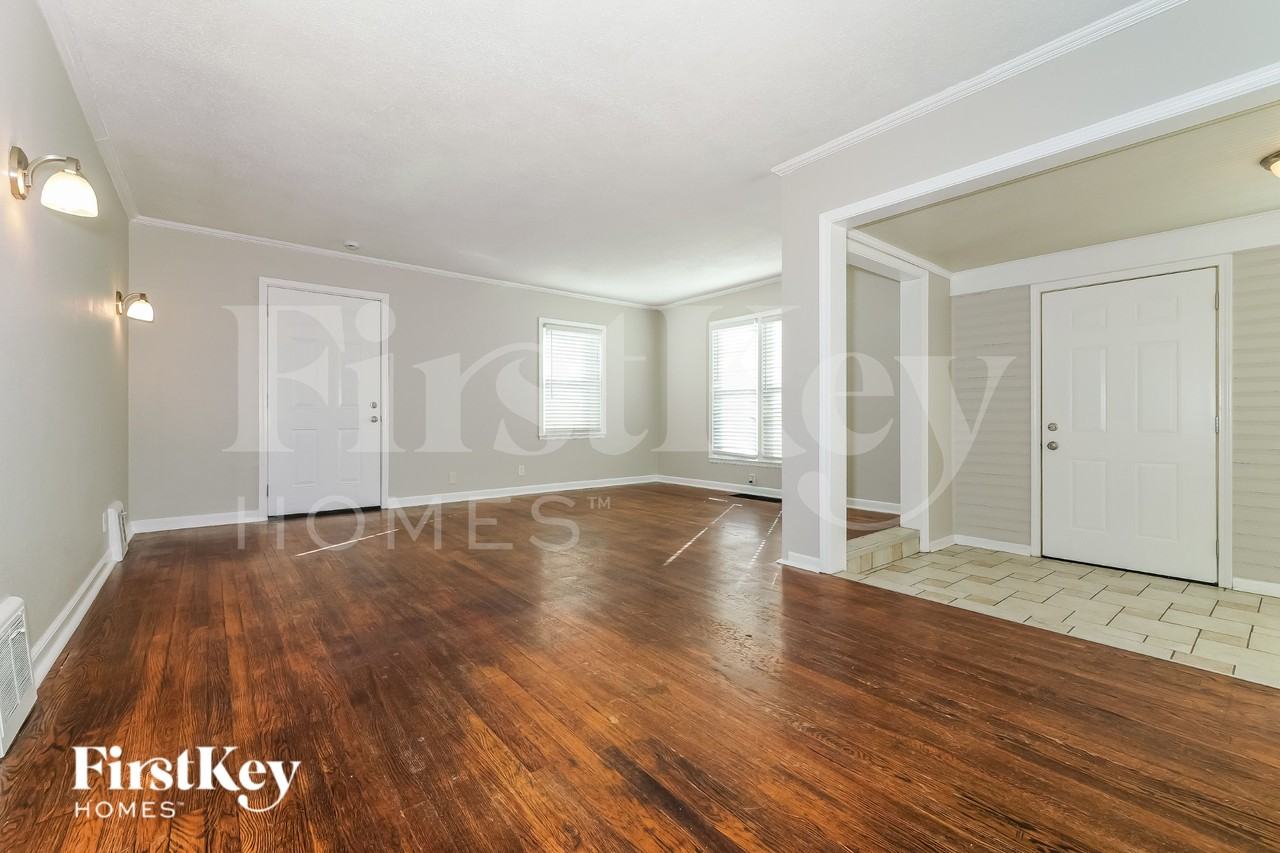 9058 E 66th Ter - Photo 4 of 19