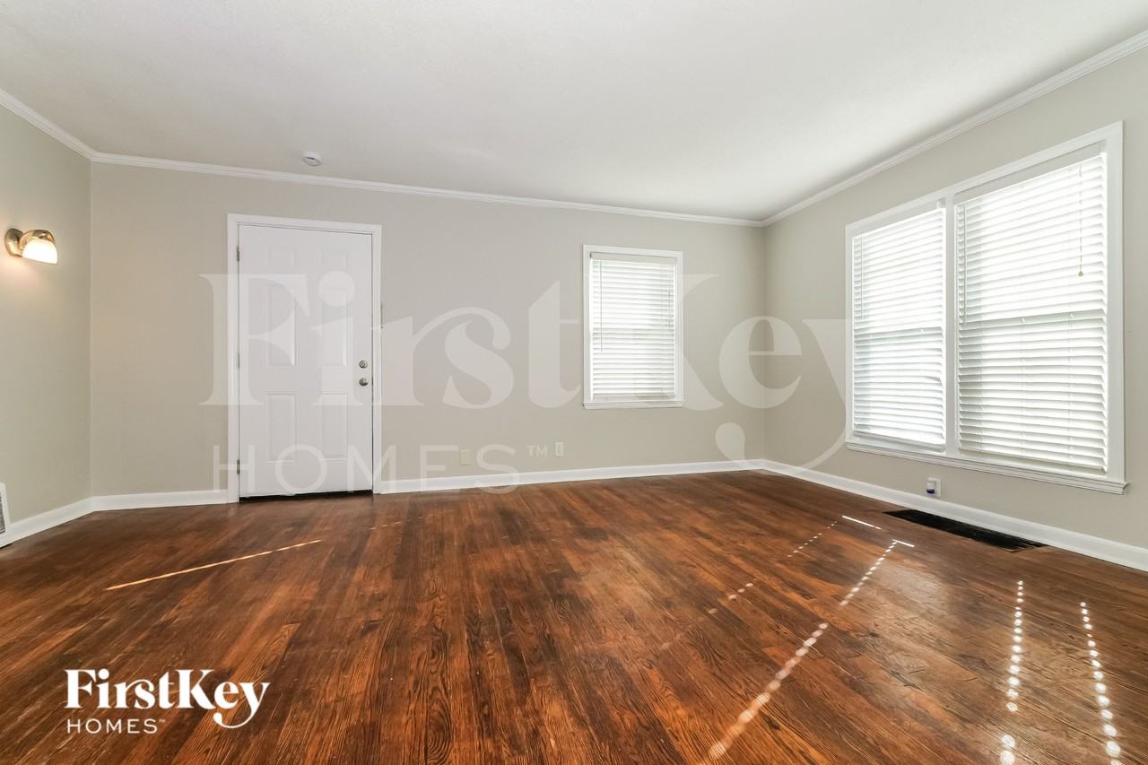 9058 E 66th Ter - Photo 5 of 19