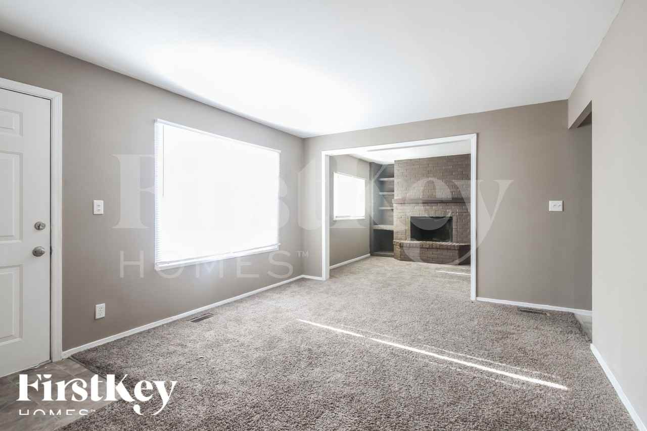 6720 E 42nd St - Photo 2 of 18