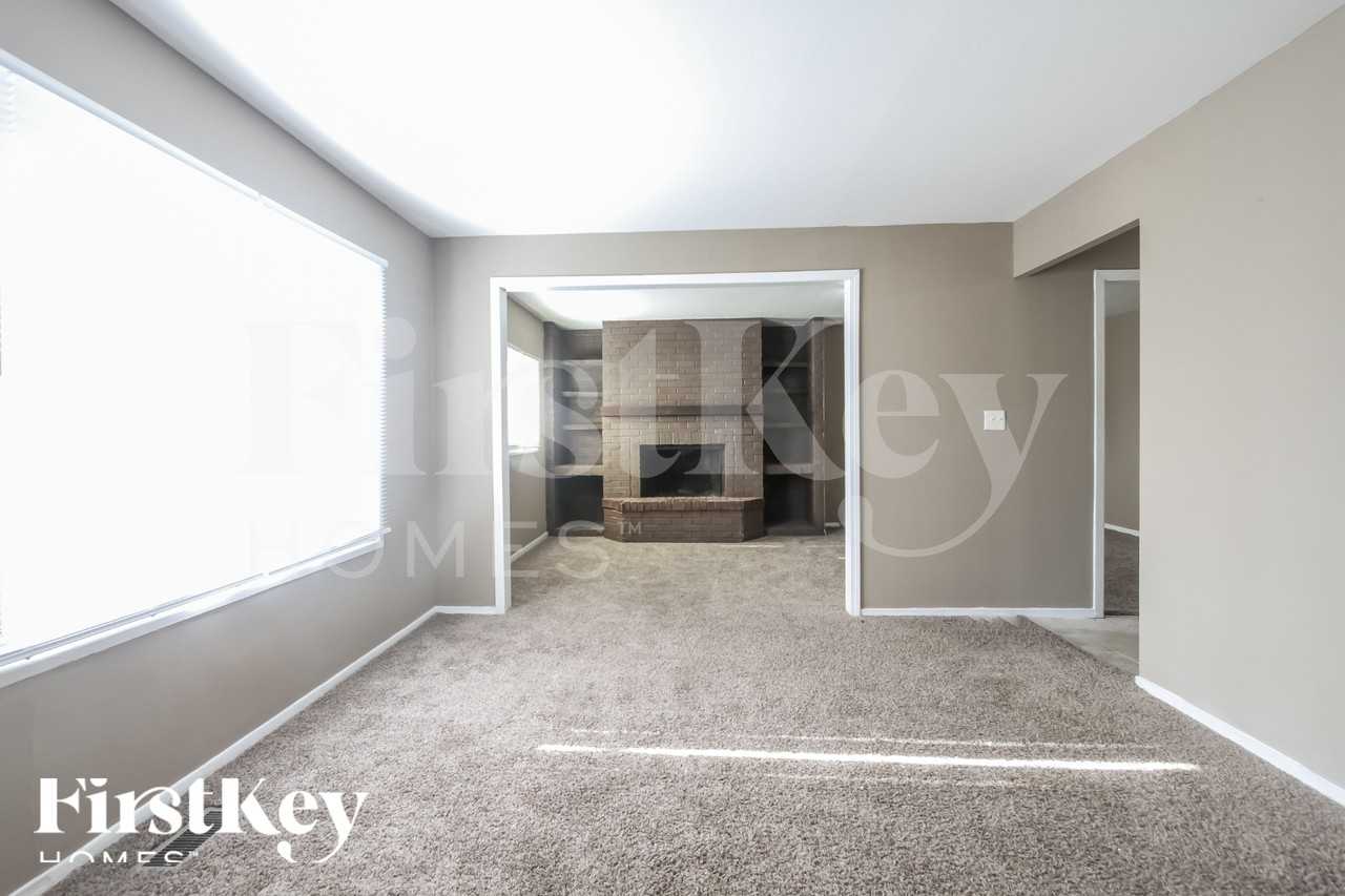 6720 E 42nd St - Photo 4 of 18