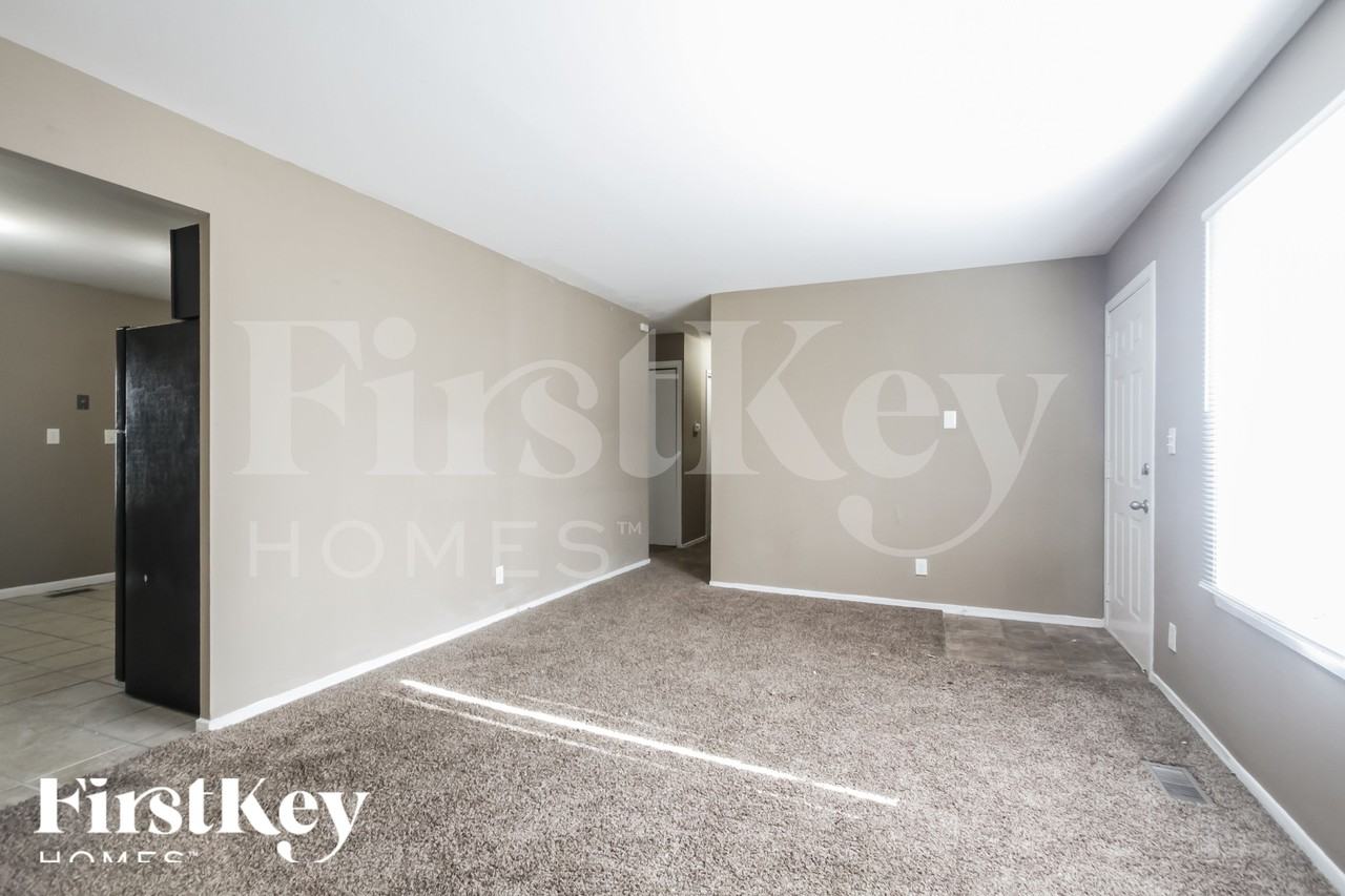 6720 E 42nd St - Photo 5 of 18