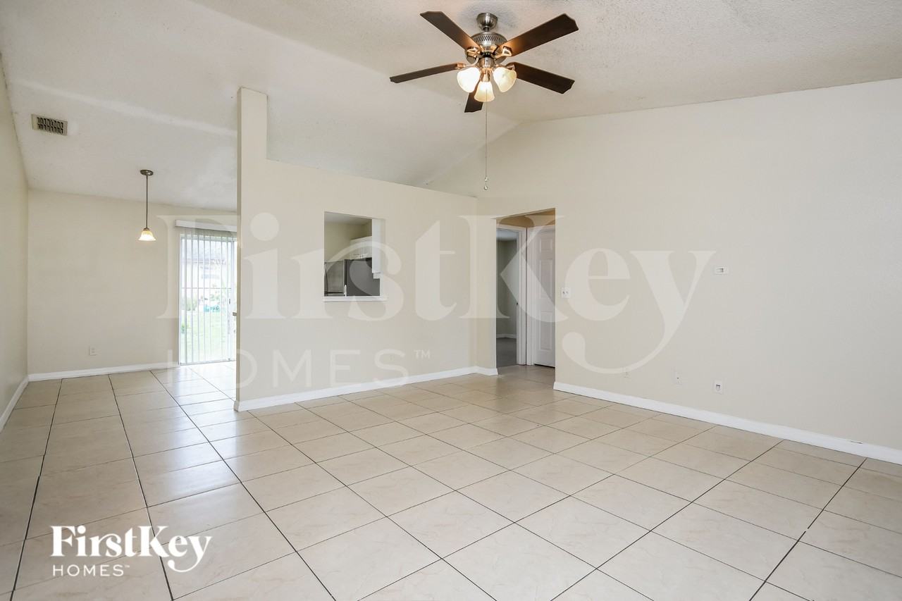 646 Crane Dr - Photo 4 of 20