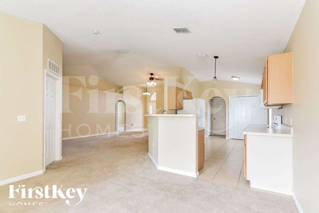 3634 Queens Cove Blvd - Photo 6 of 19