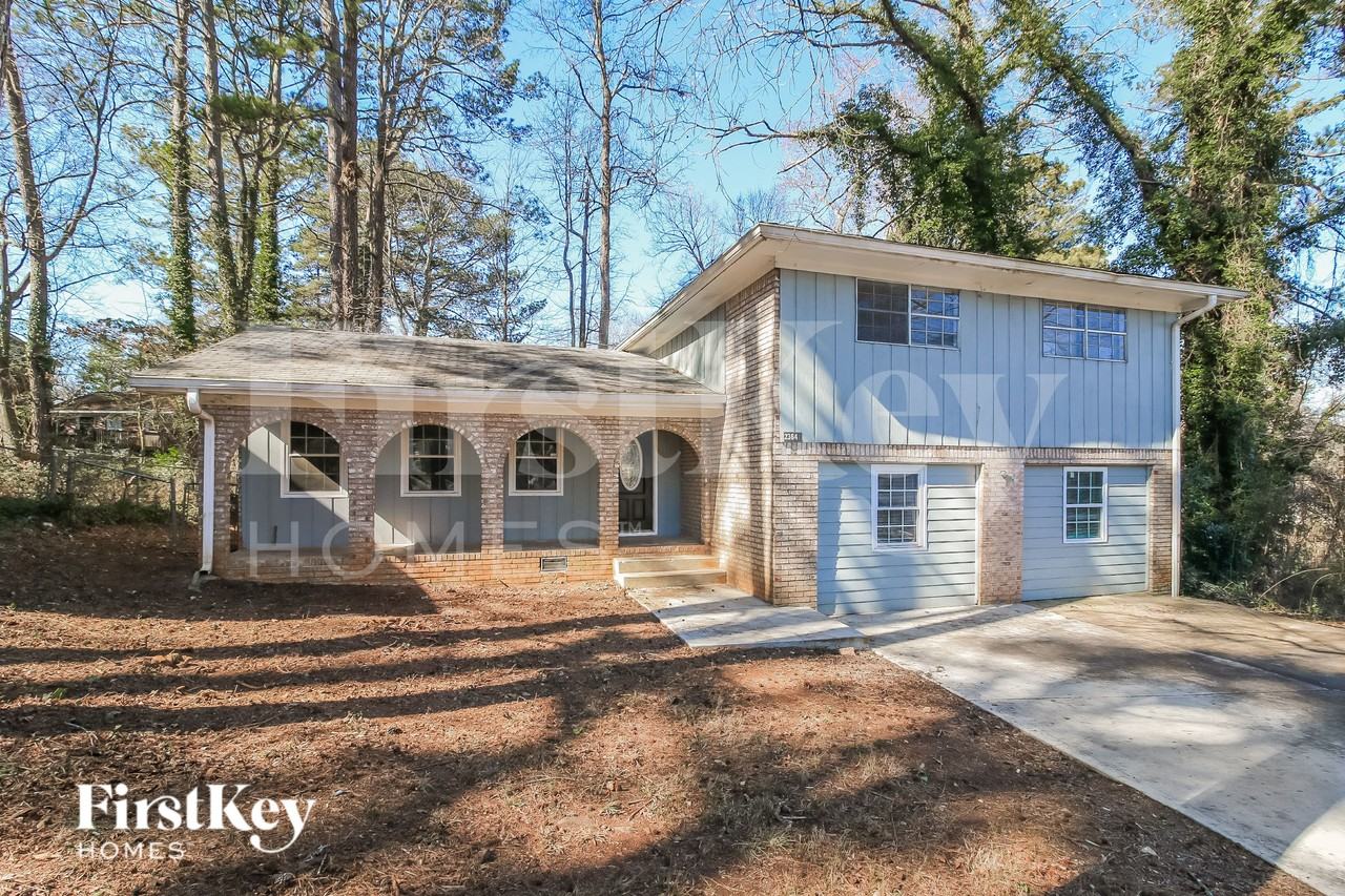 2364 Tiffany Cir - Photo 2 of 19