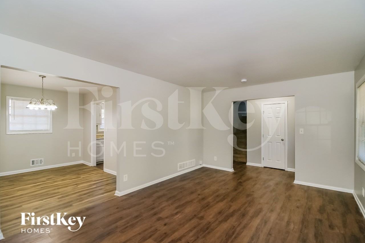 2364 Tiffany Cir - Photo 3 of 19