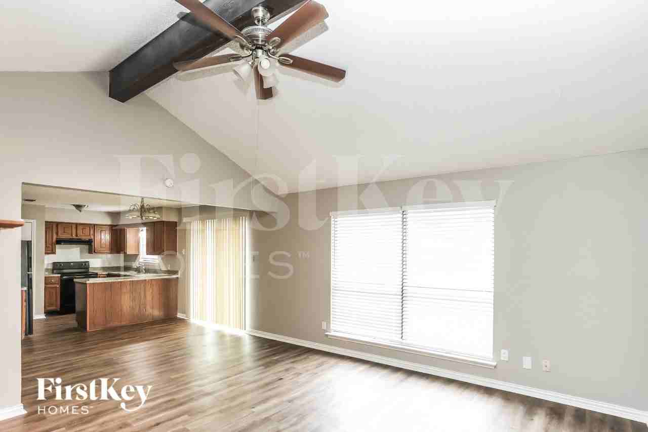 231 Myrtle Dr - Photo 5 of 19