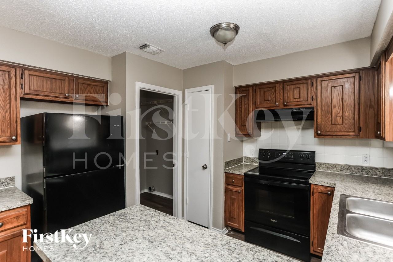 231 Myrtle Dr - Photo 6 of 19