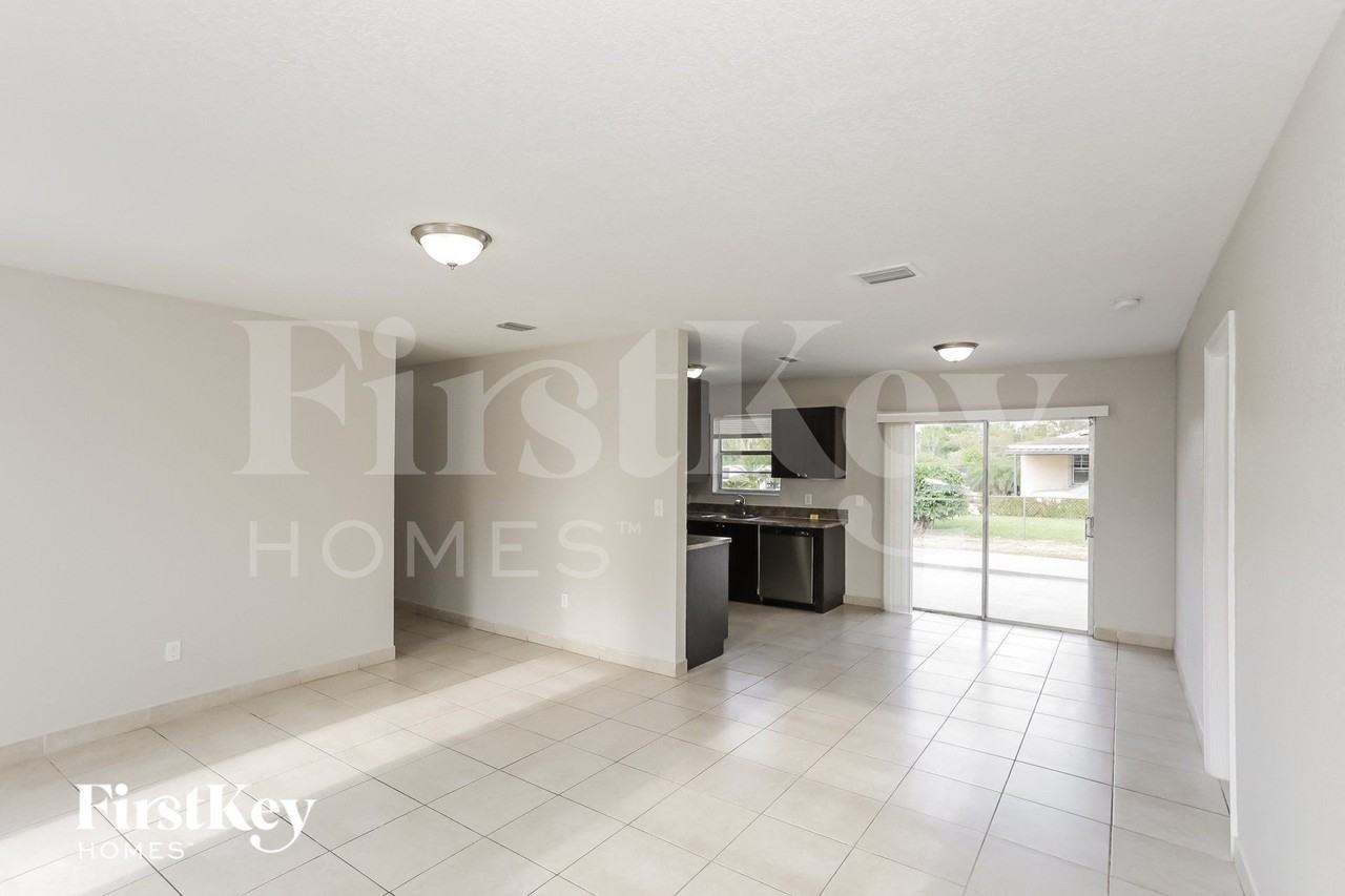 18931 Nw 33rd Pl - Photo 3 of 15