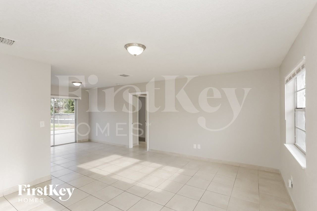 18931 Nw 33rd Pl - Photo 4 of 15