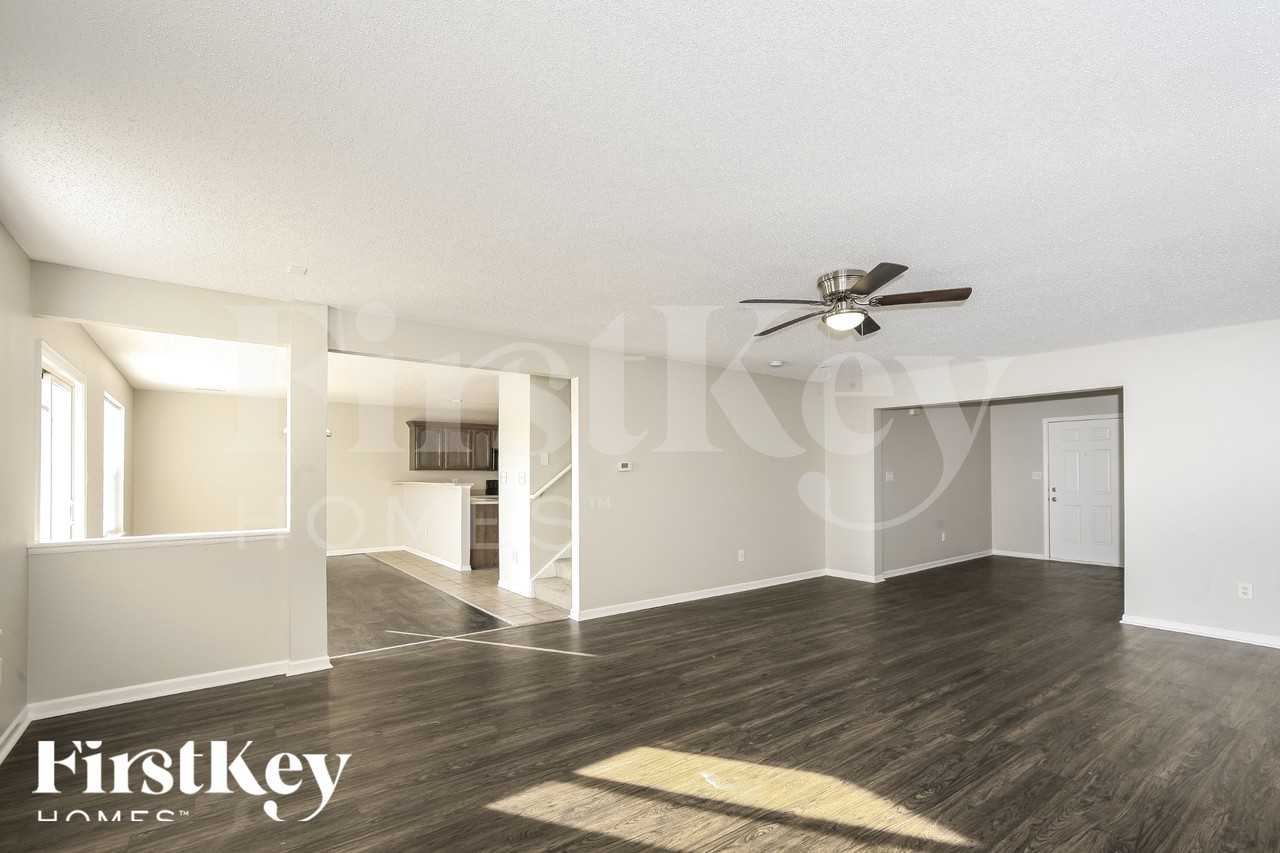 1451 Round Lake Rd - Photo 4 of 19