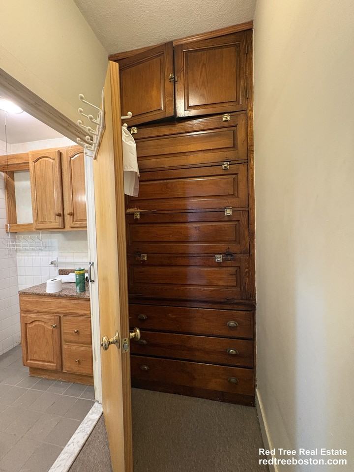 26 Saint James St - Photo 6 of 15