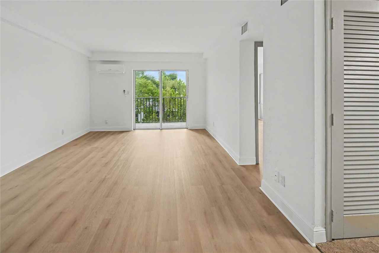 3000 Riomar St #406 - Photo 4 of 8