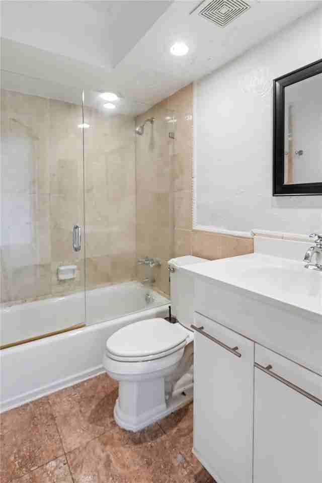 3000 Riomar St #406 - Photo 7 of 8