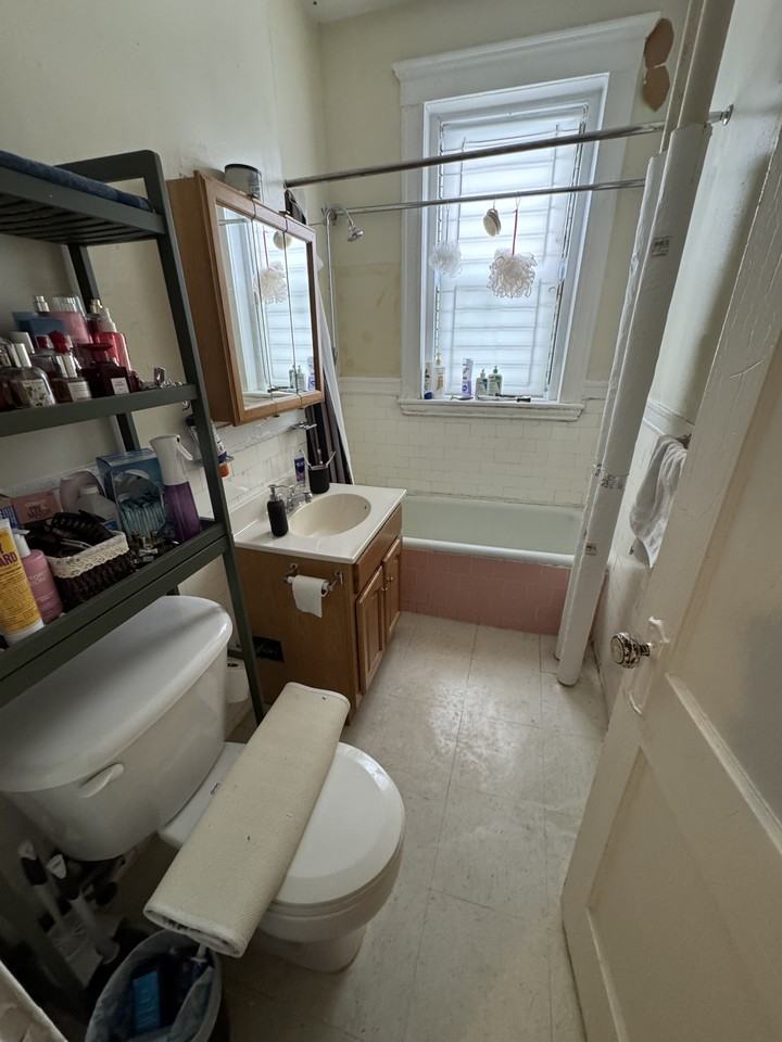 63 Woodstock Ave #5 - Photo 6 of 8